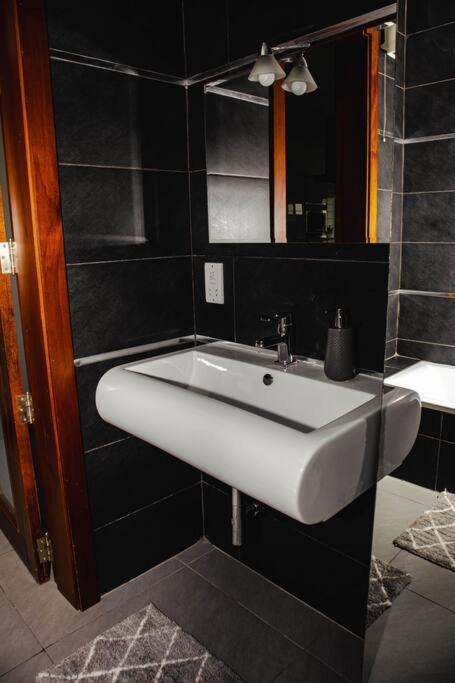 Seafront Two Bedroom Apartment Saint Julian's エクステリア 写真
