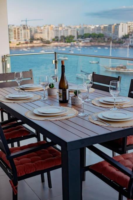 Seafront Two Bedroom Apartment Saint Julian's エクステリア 写真