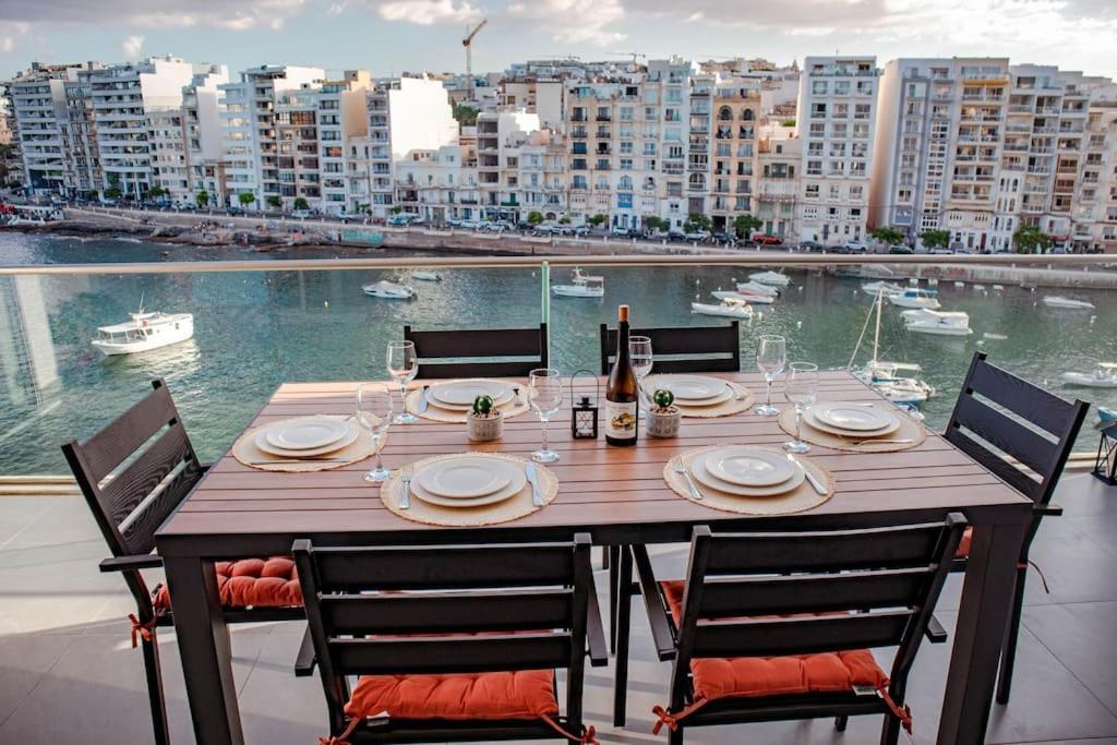 Seafront Two Bedroom Apartment Saint Julian's エクステリア 写真