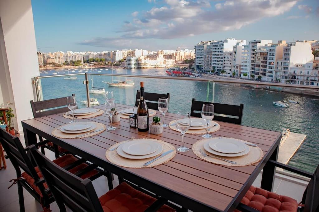 Seafront Two Bedroom Apartment Saint Julian's エクステリア 写真