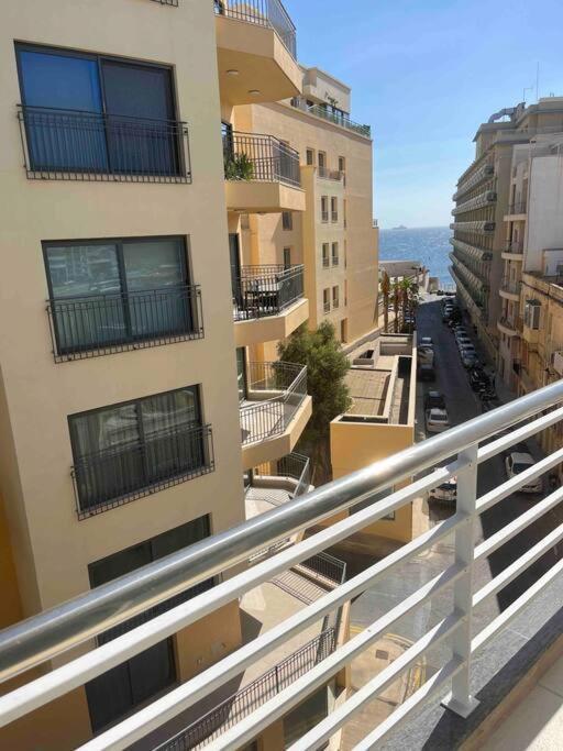 Seafront Two Bedroom Apartment Saint Julian's エクステリア 写真