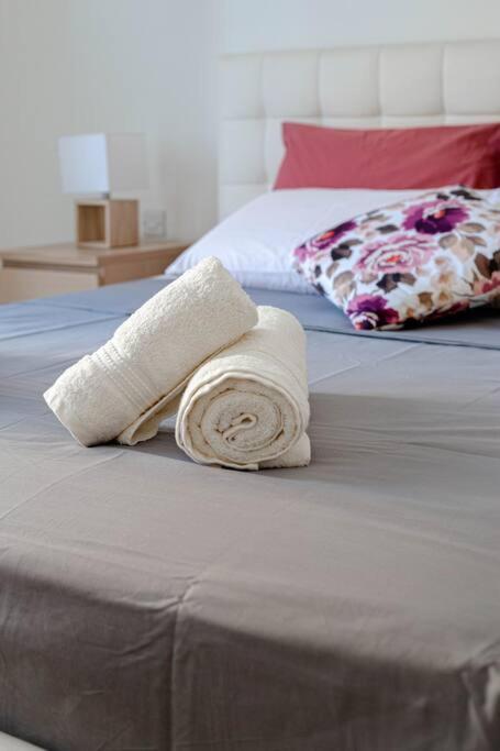 Seafront Two Bedroom Apartment Saint Julian's エクステリア 写真