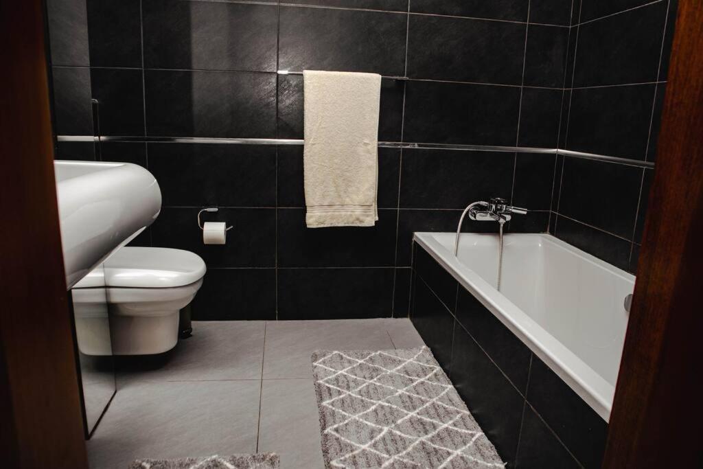 Seafront Two Bedroom Apartment Saint Julian's エクステリア 写真