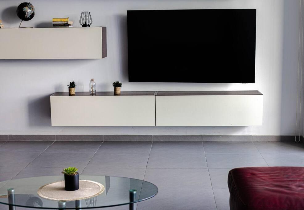 Seafront Two Bedroom Apartment Saint Julian's エクステリア 写真